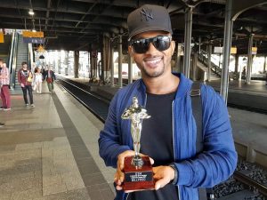 L'artiste DTM reçois un prix