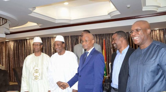 Cellou Dalein : « J’ai eu une discussion longue et franche avec le président de la République. J’ai pu » Cellou Dalein, Alpha Condé, Tibou Kamara, Aliou Conde et Kiridi Bangoura au palais sékhoutouréya