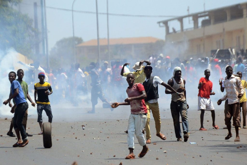 Divorce Alpha Condé-Fouta Djallon: la Coordination Haali Poular menace de se faire entendre sur les tueries en Guinée Des jeunes de l’axe manifestent
