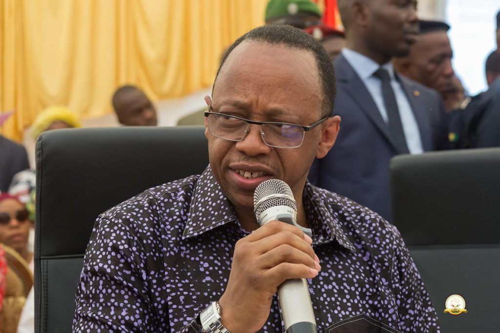 MAMADY YOULA, PREMIER MINISTRE, CHEF DU GOUVERNEMENT, SORTANT A L’OCCASION DE LA CEREMONIE OFFICIELLE DE PASSATION DE POUVOIRS