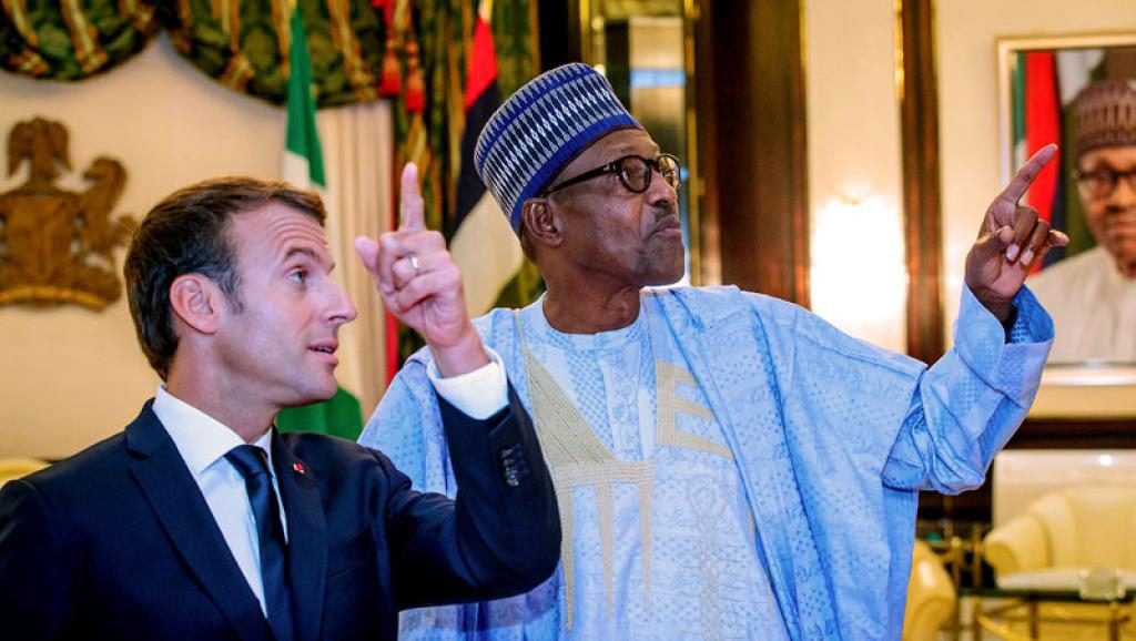 A la Une : double casquette pour Emmanuel Macron au Nigeria
