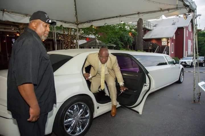 Sékouba Konaté ancien président de la transition dans une limousine à Paris