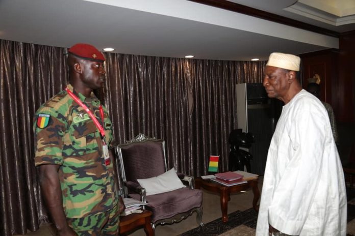 Acte de bravoure : Le président Alpha Condé a reçu le caporal Moussa Soumah au palais Sékhoutouréya ! Acte de bravoure : Le président Alpha Condé a reçu le caporal Moussa Soumah au palais Sékhoutouréya !