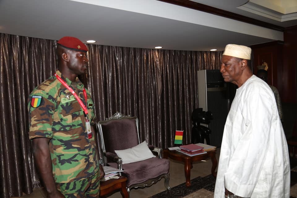 Acte de bravoure : Le président Alpha Condé a reçu le caporal Moussa Soumah au palais Sékhoutouréya !
