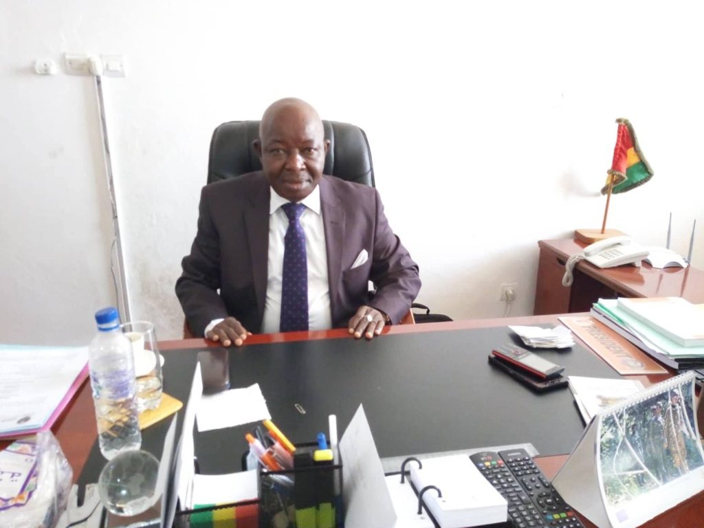 Kélèfa Sall dans son bureau