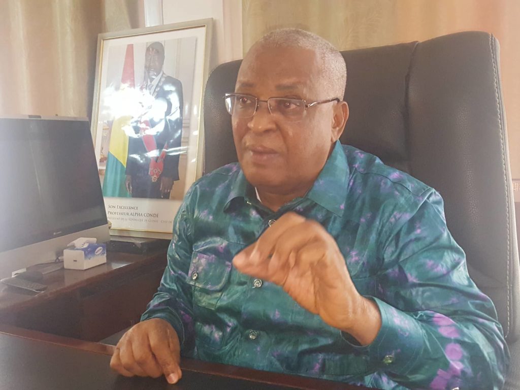 Soutenir une nouvelle constitution en Guinée : le ministre Thierno Ousmane Diallo préfère être prudent. « Vous avez déjà vu cette nouvelle constitution ? Moi en tout cas, je ne l’ai pas encore vue pour connaitre son contenu… »
