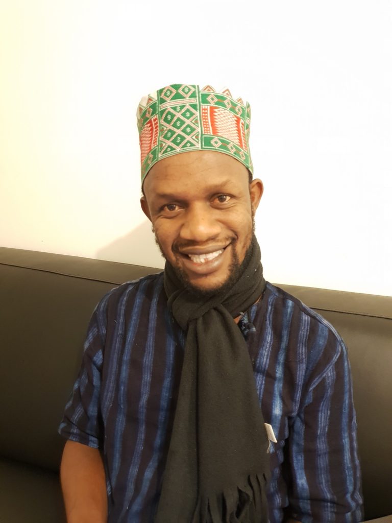 Paris : Mamadou Thug appelle les guinéens à l’unité nationale et au pardon (interview) Comédien Mamadou Thug à Paris