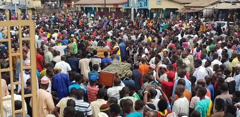 Enterrement de deux militants de l’opposition guinéenne au Cimetière de Bambeto