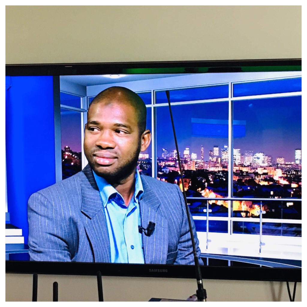 Macka Balde directeur général adjoint de l’agence nationale de volontariat jeunesse au ministère de la jeunesse et de l’emploi des jeunes sur la télévision Telesud à Paris. 12 Mars 2019