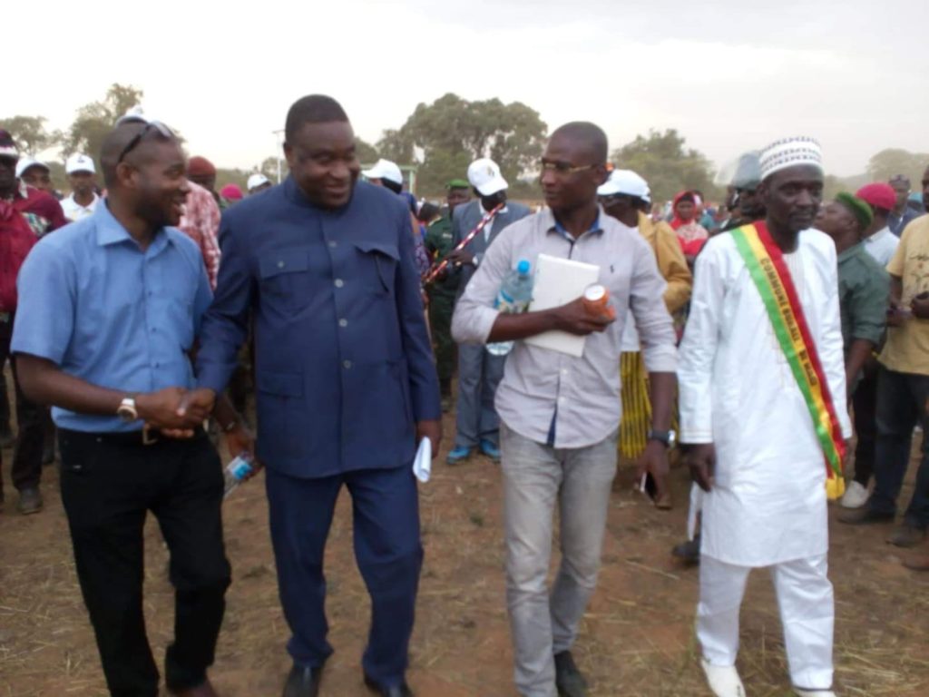 Macka Balde DGA de l’ANVJ et le ministre Mory Sangaré à Maci
