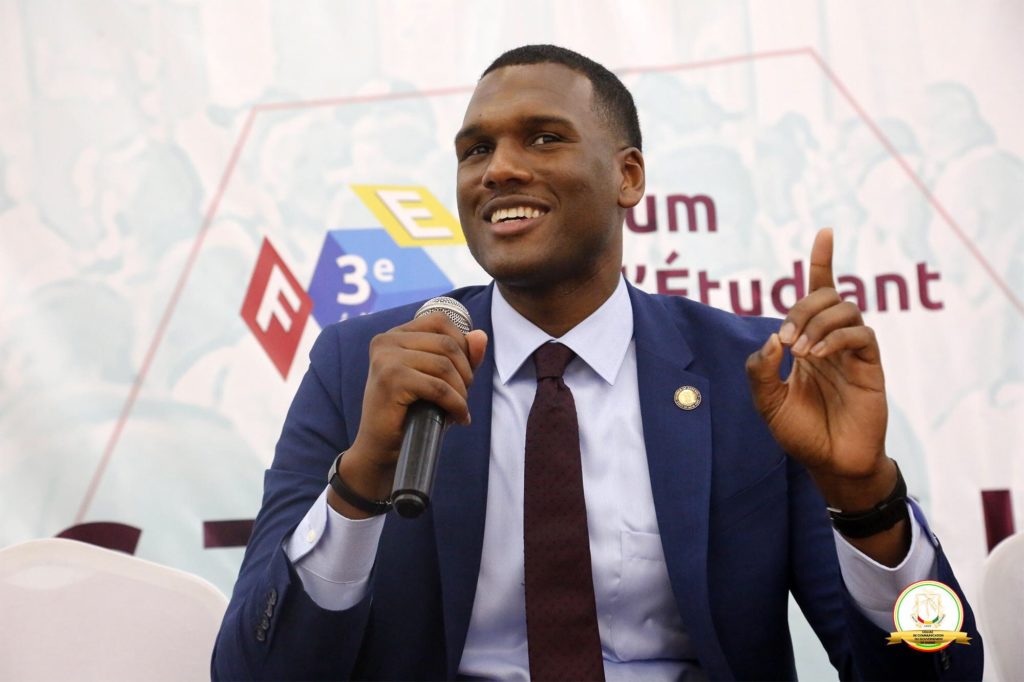 FEG 2019 – l’HONORABLE DÉPUTÉ AMÉRICAIN CHARLES FALL CONVERSE AVEC LA JEUNESSE GUINÉENNE