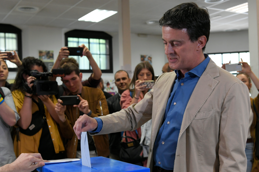 Manuel Valls vote aux municipales de Barcelone