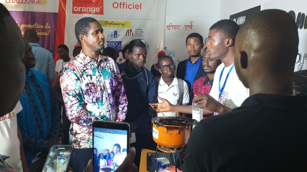 Le ministre de la jeunesse Mouctar Diallo préside la première édition du projet « Guinée Star-Up Challenge » Mouctar Diallo ministre de la jeunesse et de l’emploi des jeunes