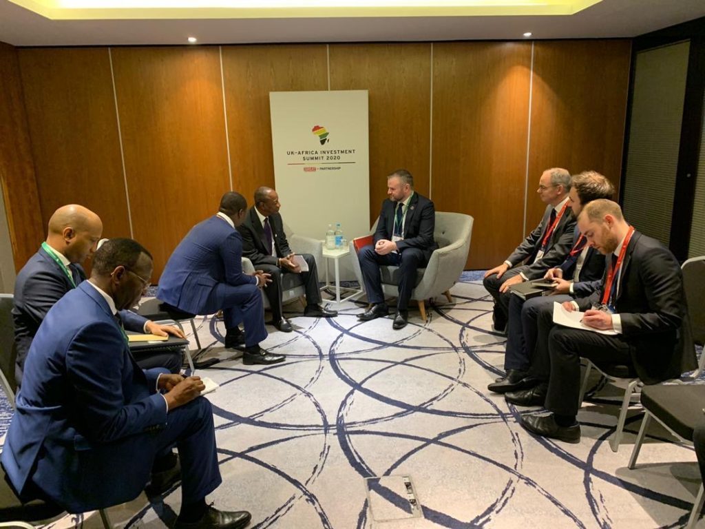 MMG – FORUM SUR LES INVESTISSEMENTS : À LONDRES, PR ALPHA CONDÉ ET BORIS JOHNSON ONT EU DES ÉCHANGES FRUCTUEUX