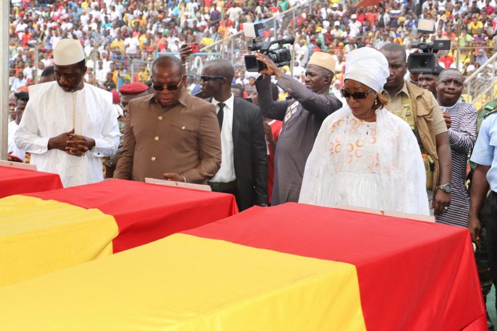 LE PREMIER MINISTRE DR IBRAHIMA KASSORY FOFANA PRÉSIDE LA CÉRÉMONIE DES OBSÈQUES DES SOCIÉTAIRES DU CLUB ÉTOILE DE GUINÉE