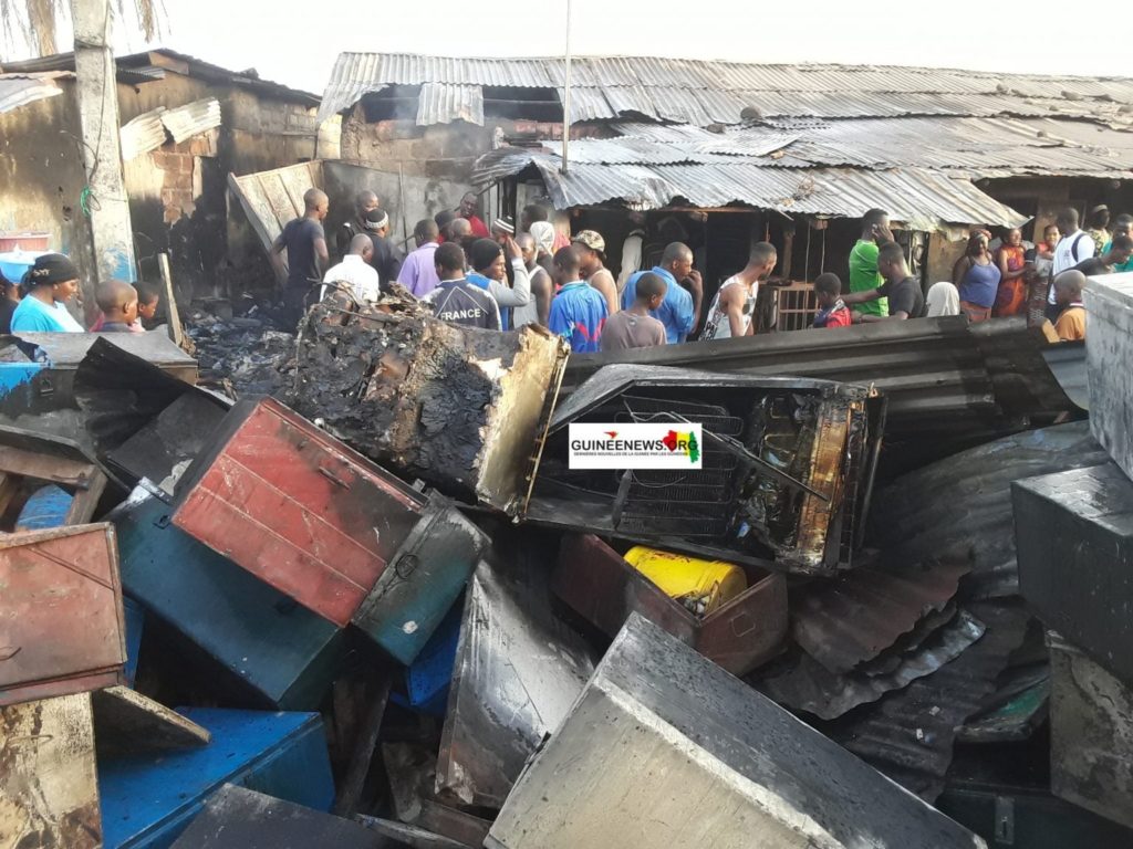 Conakry : quatre magasins partent en fumées à Dixinn