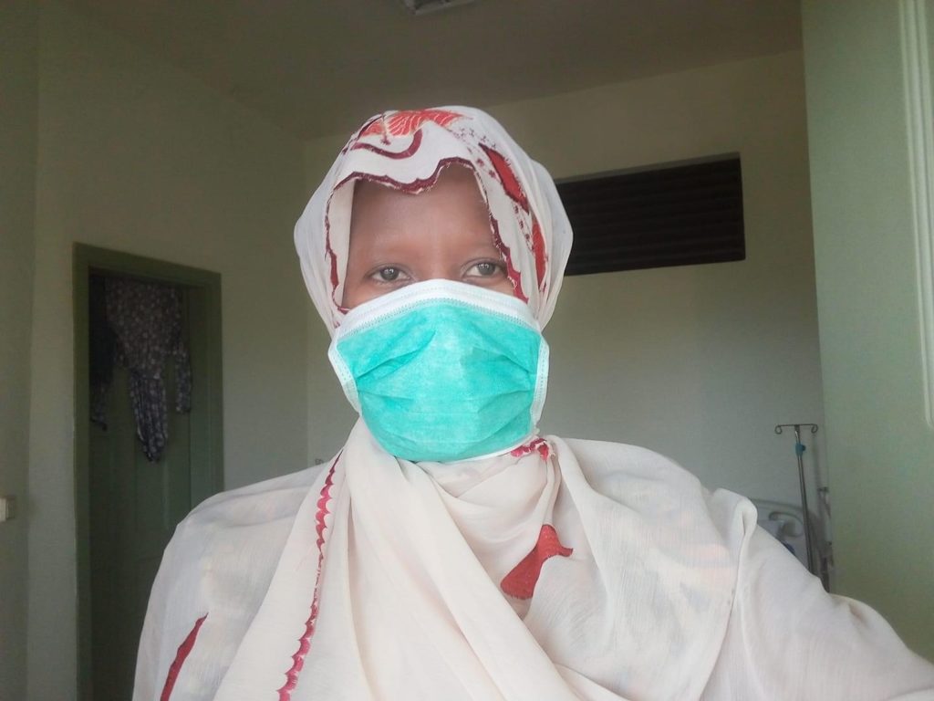 CHU-Donka : Moussa Yero dénonce l’insuffisance et le retard des plats apportés aux patients. « Hier, il y’a un médecin qui m’a dit qu’il a mis pour eux dans la poubelle, parce qu’ils ne pouvaient pas manger cela… »