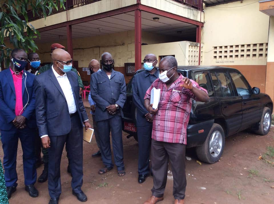 Le Ministre de l'éducation nationale et de l'alphabétisation Dr Alpha Amadou Bano Barry visite certaines écoles à Conakry.