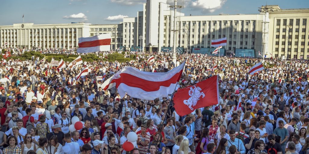 Biélorussie: des dizaines de milliers de personnes défilent lors d’une «marche de la liberté»
