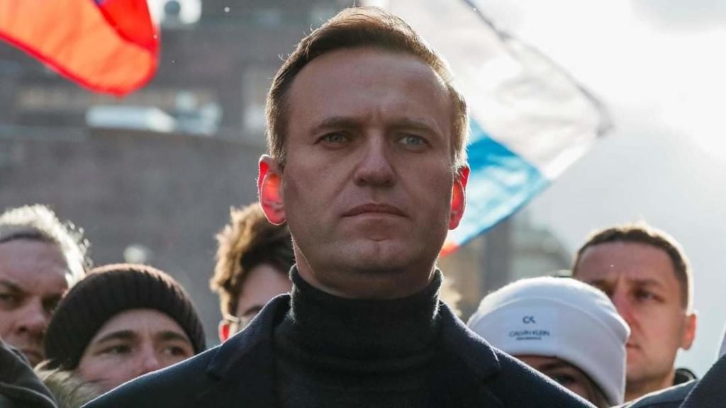 Le principal opposant russe Alexeï Navalny entre la vie et la mort