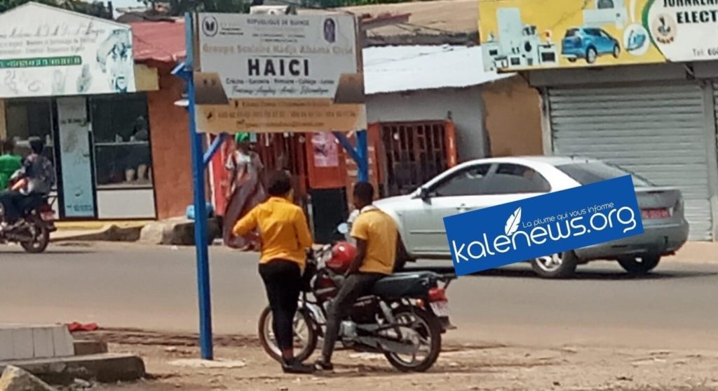 Arriver payer à Conakry : Après deux heures d’attente, un conducteur de taxi moto a failli emporter le téléphone d’une fille