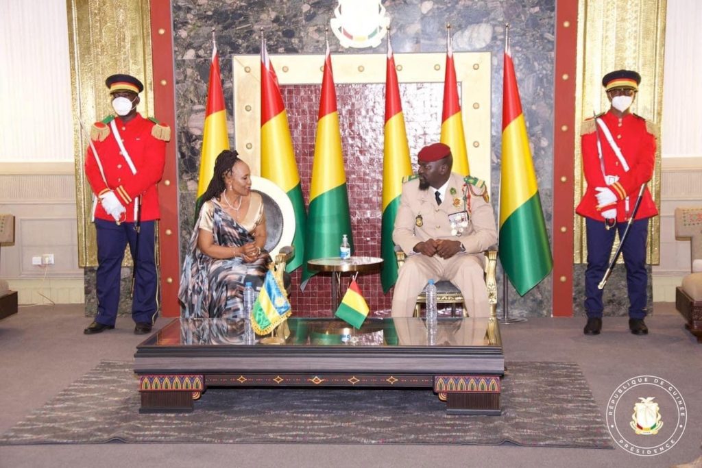 Diplomatie : deux nouveaux ambassadeurs présentent leurs lettres de créance au colonel Mamadi Doumbouya