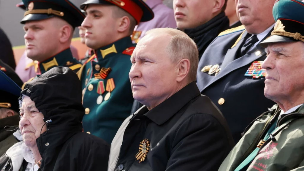 Vladimir Poutine défend l’invasion de l’Ukraine lors des célébrations de la victoire de 1945