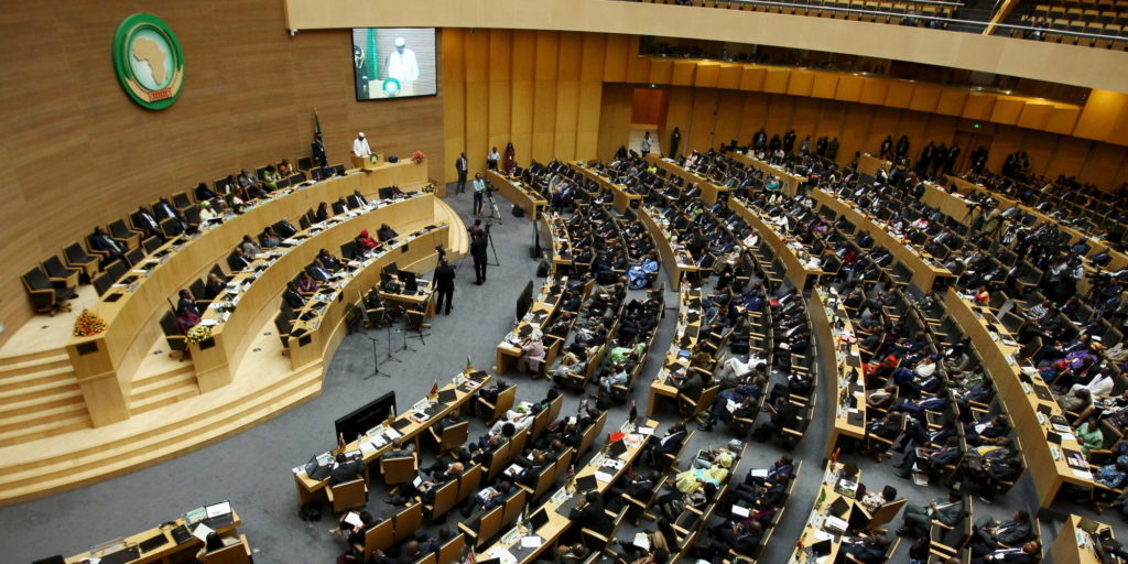 Guinée : l’UA invite la junte à poursuivre les consultations et garantir les « totales libertés » d’Alpha Condé
