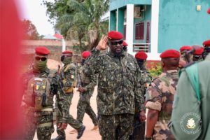 Kindia : le Colonel Mamadi Doumbouya, Chef suprême des Armées prend le pouls des troupes