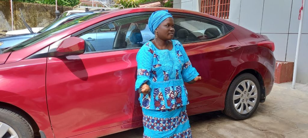FDSI : un véhicule offert à Madame Issa Sy pour faciliter ses déplacements