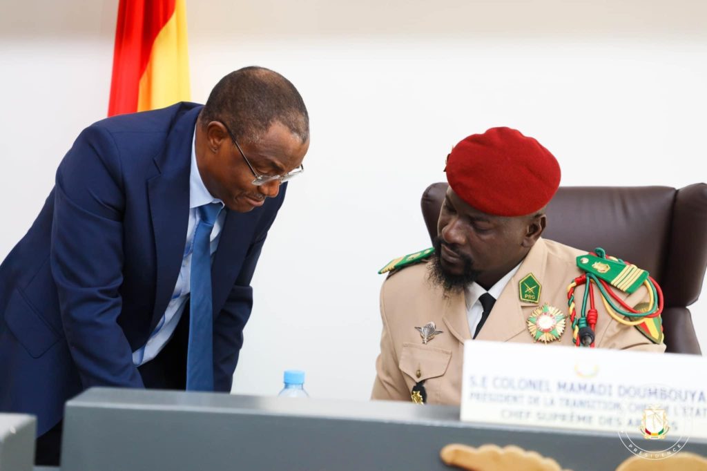 Guinée: que sait-on du remplacement du premier ministre Mohamed Béavogui ? Colonel Mamadi Doumbouya et le premier ministre Mohamed Béavogui