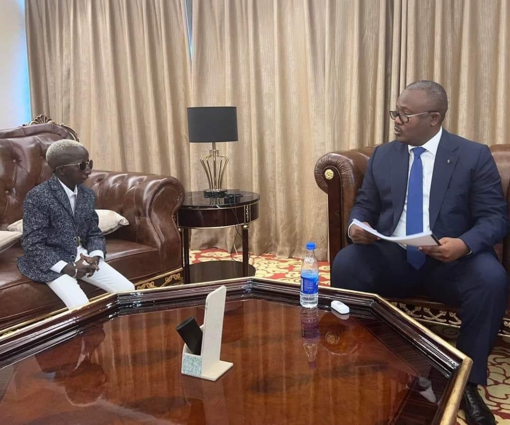 L’artiste Grand P rencontre le président Bissau Guinéen, Umaru Cissoko Embalo (images )