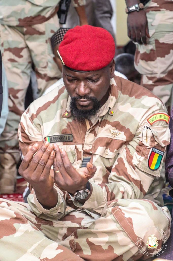 Conakry : colonel Mamadi Doumbouya a effectué la grande prière de ce vendredi à la mosquée de Boulbinet