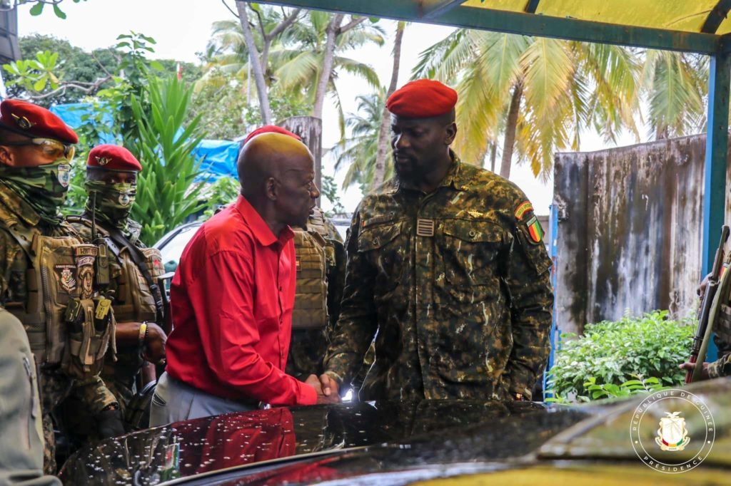 Préfecture Maritime : le Chef Suprême des Armées visite le centre de contrôle