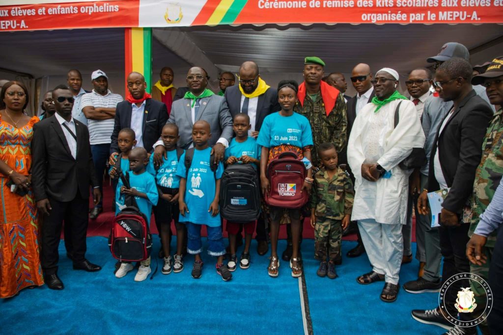Charité : le Chef de l’Etat offre des kits scolaires à l’orphelinat « Sos villages d’enfants »
