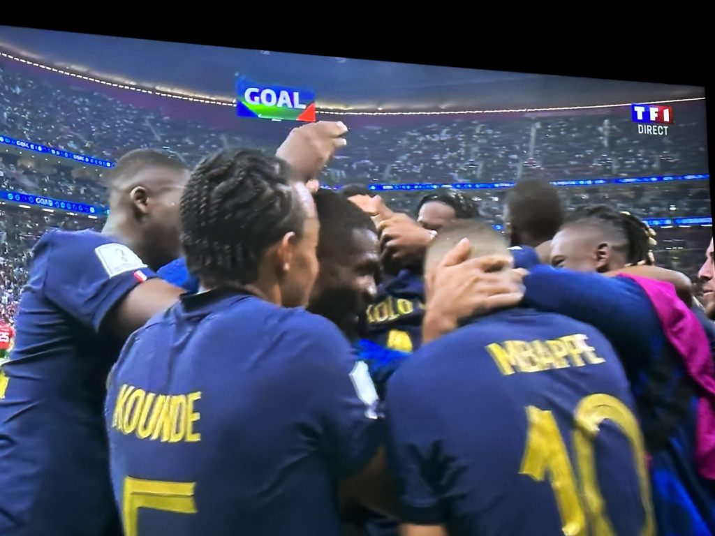 Coupe du monde 2022 : l’équipe de France bat le Maroc et rejoint l’Argentine en finale
