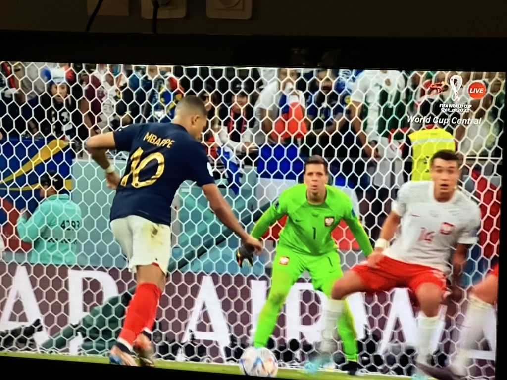 Coupe du monde 2022: la France élimine la Pologne et retrouve les quarts