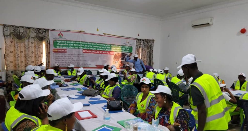 Mamou : le ministre Béa Diallo lance le Programme national de formation pour le renforcement des capacités de 450 PME de Jeunes
