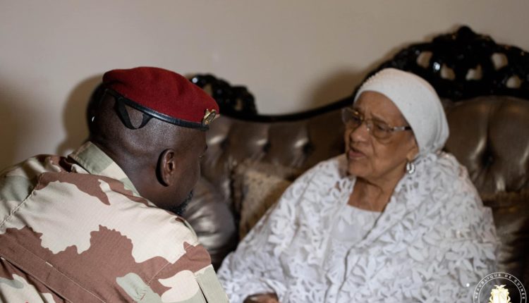 Colonel Mamadi Doumbouya et Hadja Andre toure