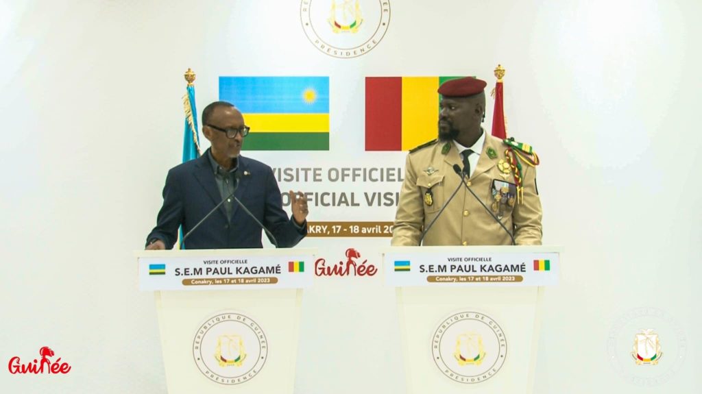Visite officielle : le président Paul Kagamé reçu par Colonel Mamadi Doumbouya à Conakry