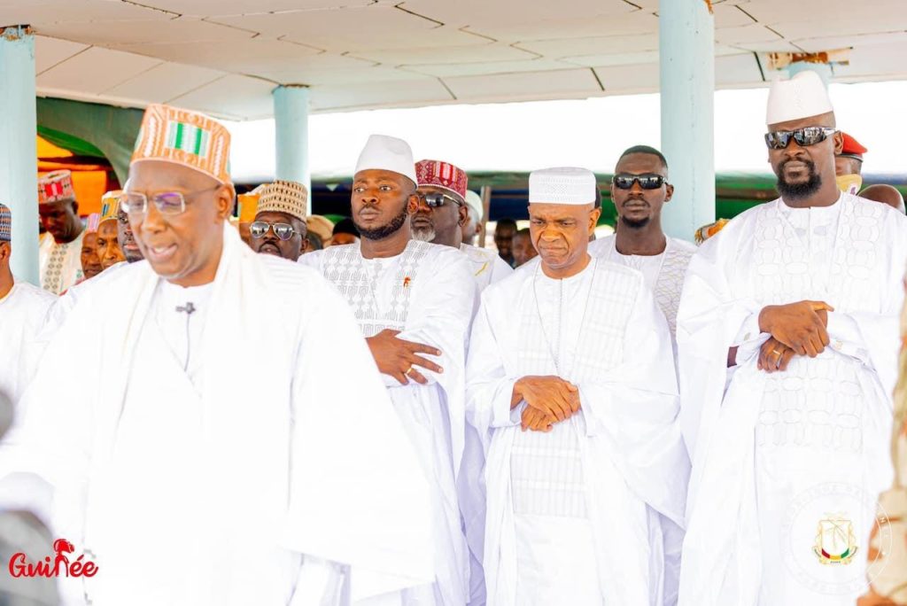 Aïd-El-Fitr à Labé : devant le Colonel Doumbouya, le premier imam Elhadj Badrou prie pour la réussite de la transition