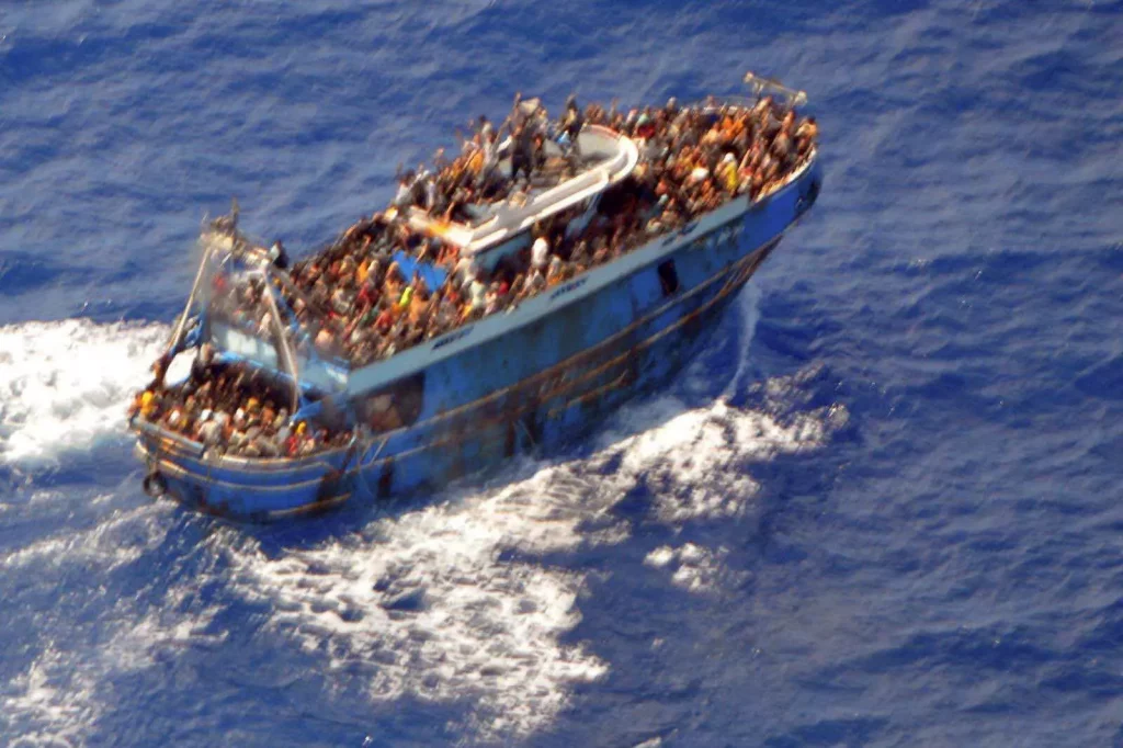 En Grèce, après le naufrage d’une embarcation de migrants, les autorités mises en cause