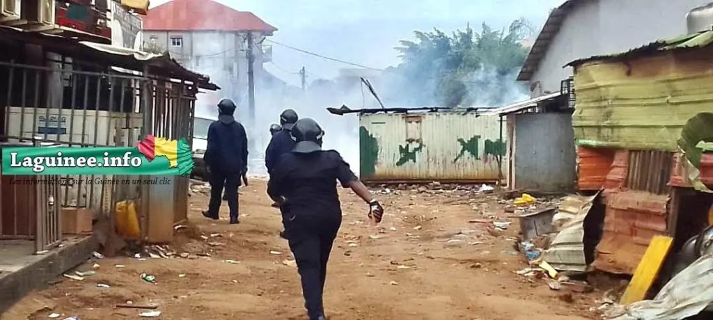 Manifestation d’élèves à Lambanyi contre la destruction de la clôture de leur école : « ces gens-là m’accusent… », ( George Samuel)