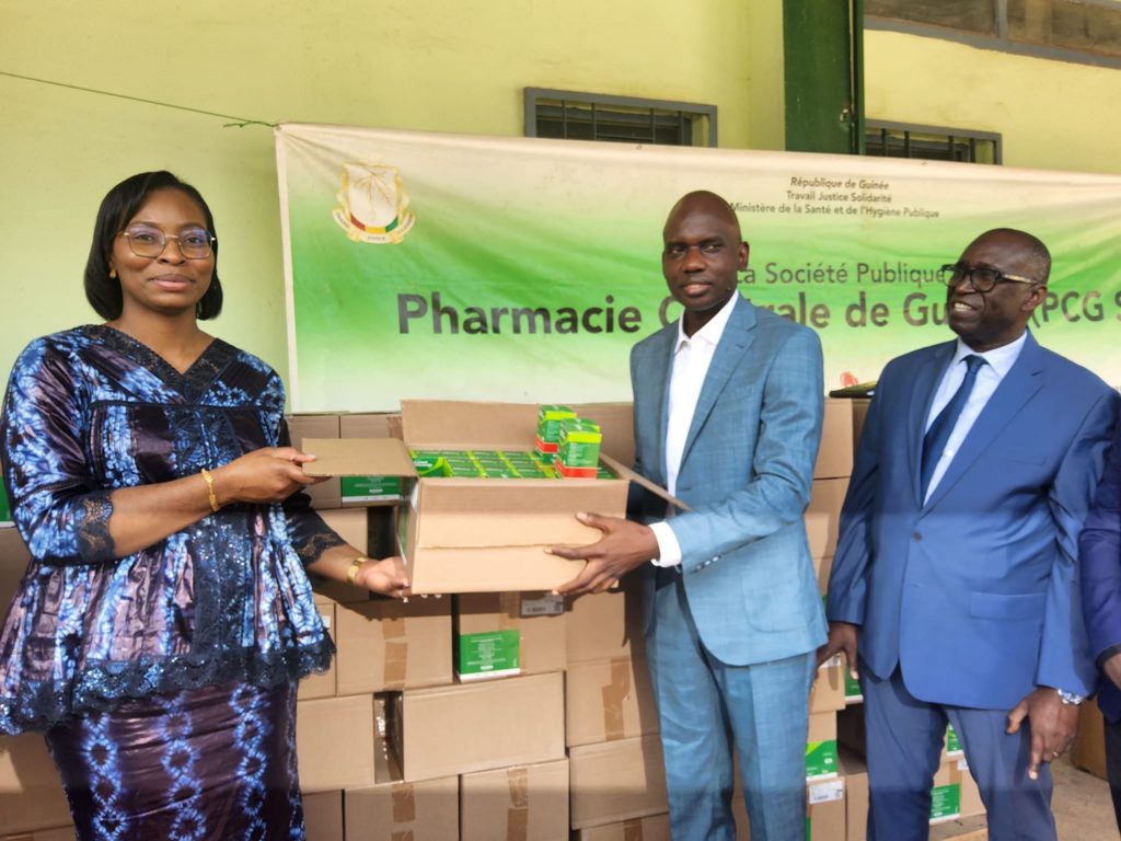 Ministère de la Santé : remise des clés et d’un important lot de médicaments contre les hépatites
