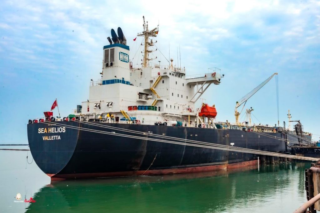 Un navire de gaz-oil à Conakry : une véritable bouffée d’oxygène pour les populations