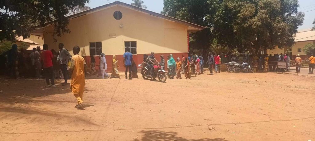 Émeutes de courant à Kindia: calme précaire après 2 morts, 12 blessés dont 5 policiers (hôpital)