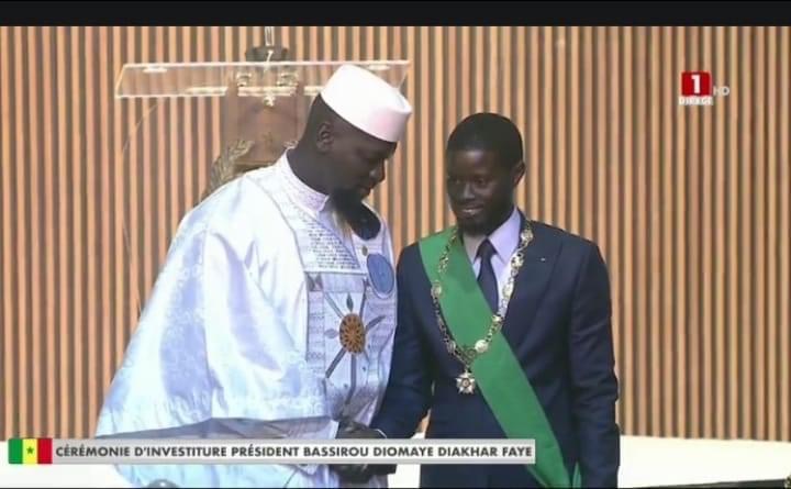 Le président Mamadi Doumbouya et Bassirou Diomaye Faye lors de son investiture au Sénégal le 02 avril 2024