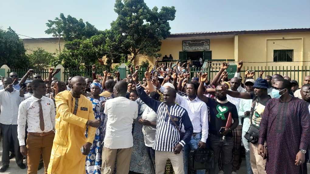 Des enseignants protestent à Kaloum : « Nous interpellons le Général Doumbouya et Bah Oury… »