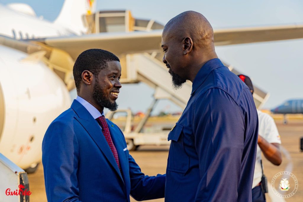 Aéroport international AST : SEM le président Bassirou Diomaye Diakhar Faye quitte Conakry sous de bon auspices