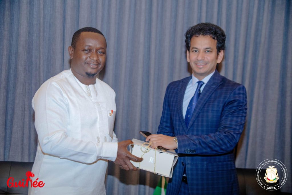 Moussa Moise Sylla, ministre de la Culture du tourisme et de l’artisanat et Dr Fahd AL-RASHIDI, Ambassadeur du Royaume d'Arabie Saoudite en Guinée